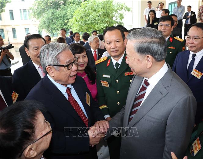 Tổng Bí thư: Trí thức, nhà khoa học, văn nghệ sỹ tiếp tục là lực lượng tiên phong mở đường cho dân tộc tiến lên mạnh mẽ- Ảnh 7. Tổng Bí thư: Trí thức, nhà khoa học, văn nghệ sỹ tiếp tục là lực lượng tiên phong mở đường cho dân tộc tiến lên mạnh mẽ- Ảnh 7.
