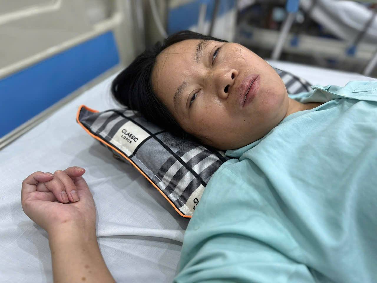 Người mẹ đơn thân dân tộc Tày mờ hai mắt vì bệnh nặng cầu xin sự giúp đỡ của cộng đồng- Ảnh 1.