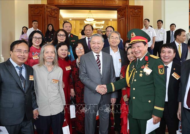 Tổng Bí thư: Trí thức, nhà khoa học, văn nghệ sỹ tiếp tục là lực lượng tiên phong mở đường cho dân tộc tiến lên mạnh mẽ- Ảnh 5. Tổng Bí thư: Trí thức, nhà khoa học, văn nghệ sỹ tiếp tục là lực lượng tiên phong mở đường cho dân tộc tiến lên mạnh mẽ- Ảnh 5.