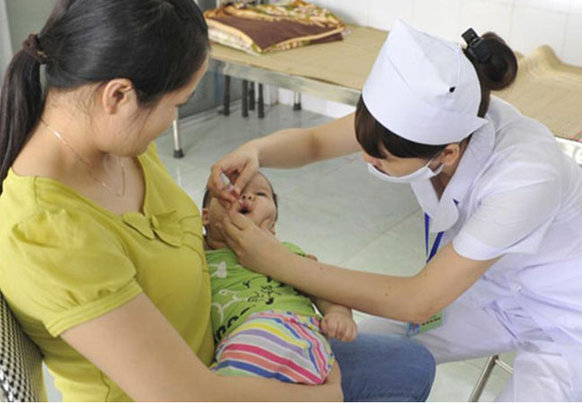 Bệnh bại liệt rất dễ lây, trẻ em cần được phòng bệnh bằng vaccine- Ảnh 1. Bệnh bại liệt rất dễ lây, trẻ em cần được phòng bệnh bằng vaccine- Ảnh 1.