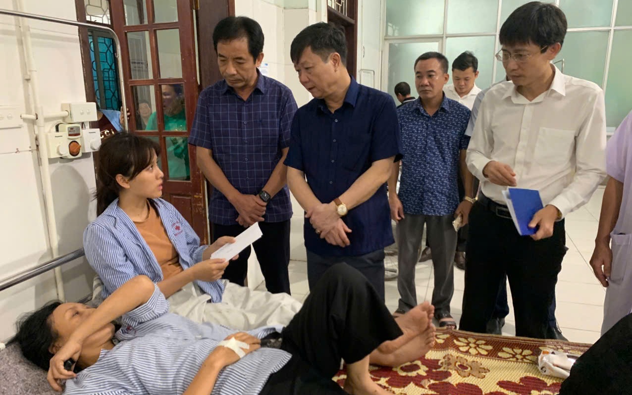 "Đêm trắng" của y bác sĩ cấp cứu 15 nạn nhân vụ tai nạn thảm khốc ở Hà Tĩnh