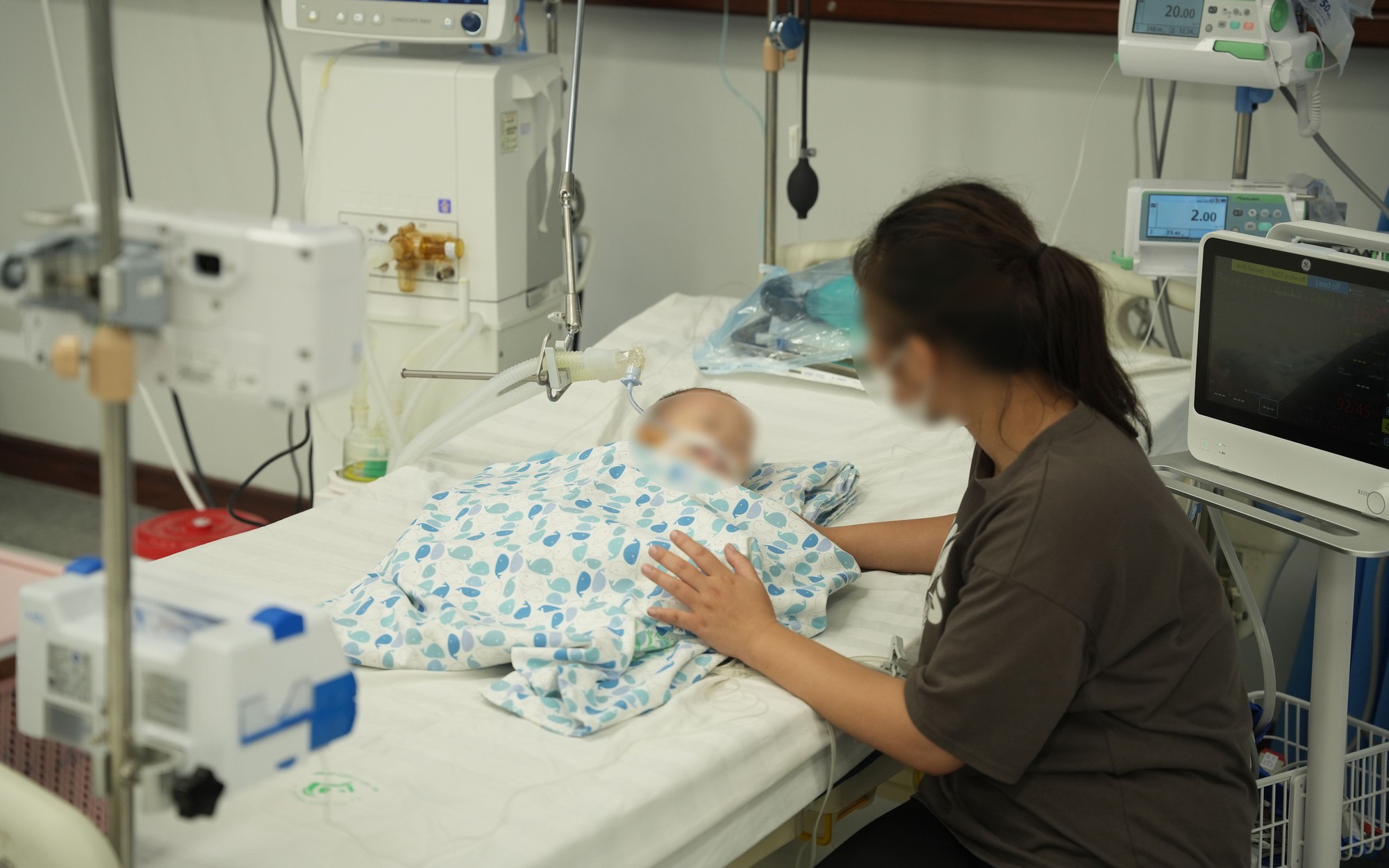 Từ vụ bé 15 tháng tuổi nguy kịch vì uống nhầm tinh dầu đuổi muỗi, bác sĩ hướng dẫn cách sử dụng an toàn- Ảnh 4.