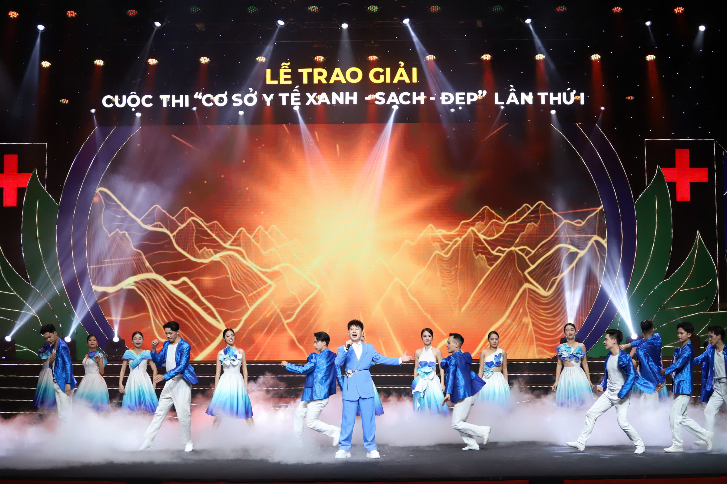 Bộ trưởng Đào Hồng Lan: Cuộc thi Cơ sở y tế 'Xanh - Sạch - Đẹp' để cán bộ trong ngành thay đổi tích cực hơn trong quản trị, tư duy phục vụ người bệnh- Ảnh 5.