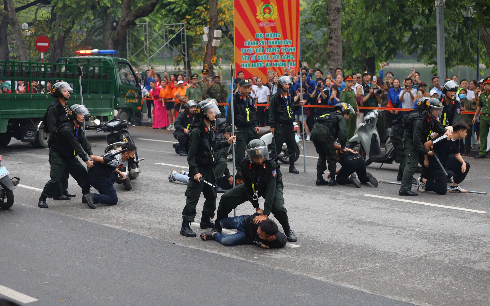 Công an Hà Nội tổng duyệt diễu hành lúc 5 giờ sáng