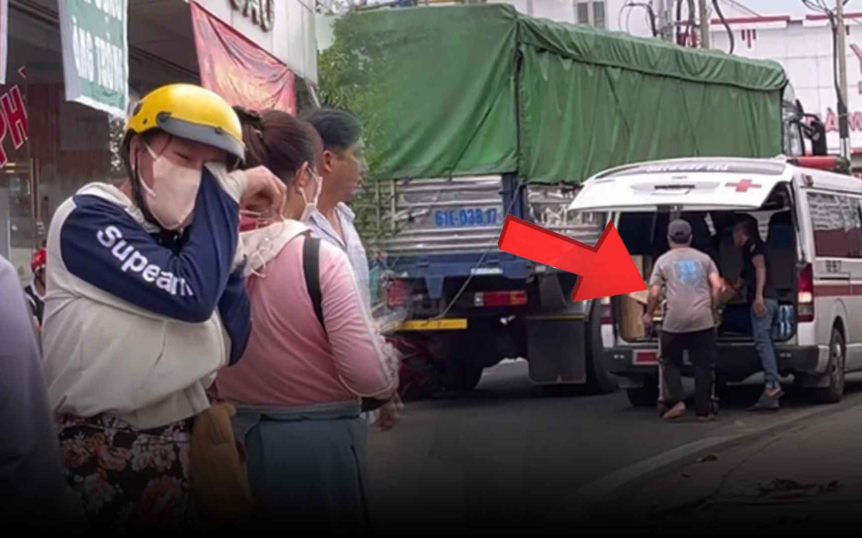 Xót xa người mẹ đi thăm con bị tạm giam gặp tai nạn tử vong, người thân khóc ngất tại hiện trường