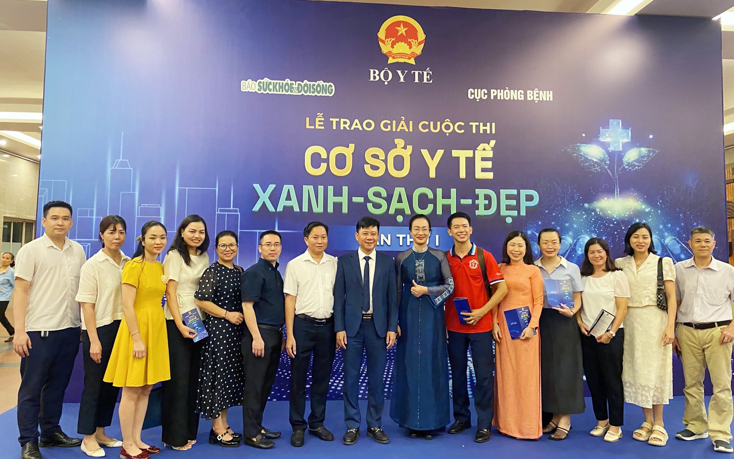 Không khí rộn ràng trước giờ diễn ra Lễ trao giải cuộc thi "Cơ sở Y tế Xanh - Sạch - Đẹp"