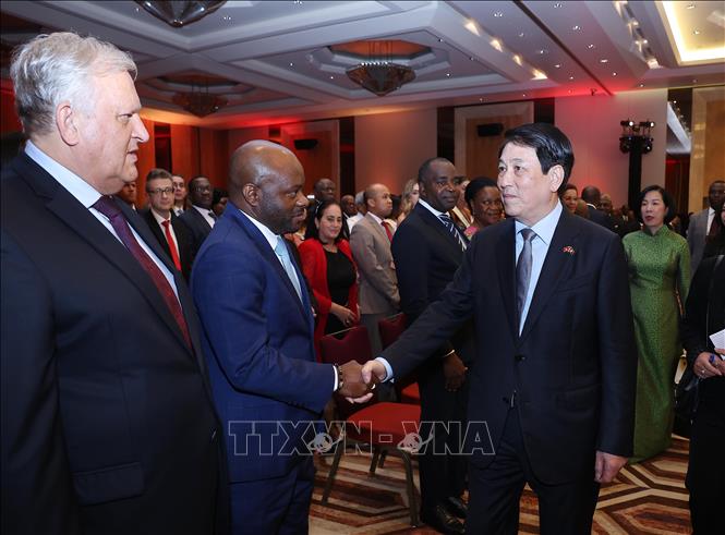 Chủ tịch nước dự lễ kỷ niệm 50 năm thiết lập quan hệ ngoại giao Việt Nam - Angola- Ảnh 1. Chủ tịch nước dự lễ kỷ niệm 50 năm thiết lập quan hệ ngoại giao Việt Nam - Angola- Ảnh 1.