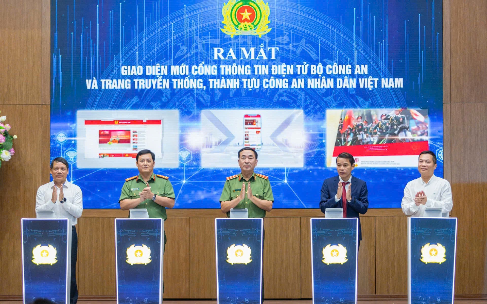 Người dân có thể tìm kiếm dữ liệu trên cổng thông tin Bộ Công an với giao diện hiện đại