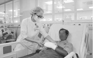 Từ vết cứa mảnh tôn, người đàn ông bị viêm mô tế bào hoại tử