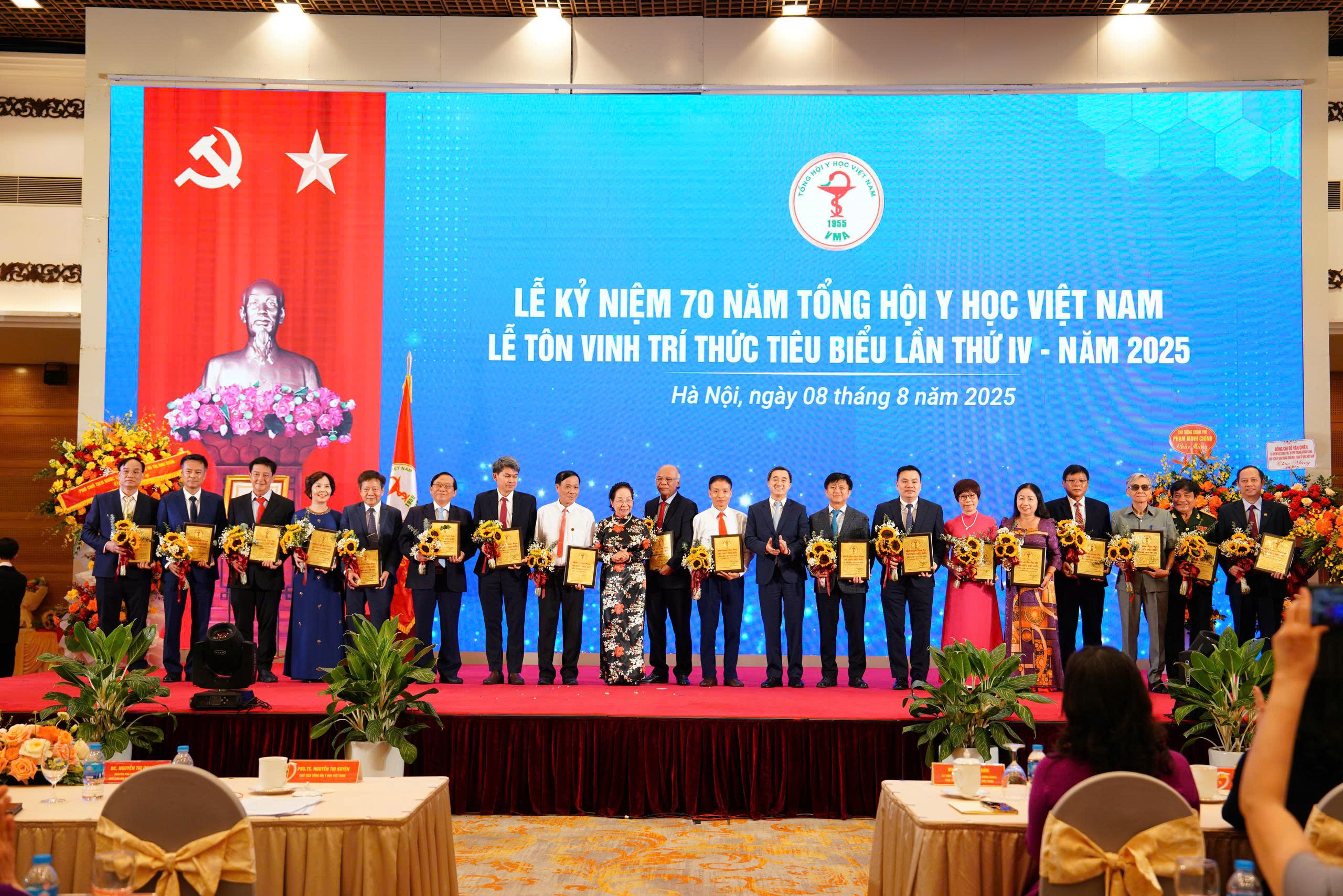 Tổng hội Y học Việt Nam tiếp tục phát huy tổ chức xã hội - nghề nghiệp, cùng Bộ Y tế làm tốt hơn công tác chăm sóc sức khoẻ nhân dân- Ảnh 6. Tổng hội Y học Việt Nam tiếp tục phát huy tổ chức xã hội - nghề nghiệp, cùng Bộ Y tế làm tốt hơn công tác chăm sóc sức khoẻ nhân dân- Ảnh 6.