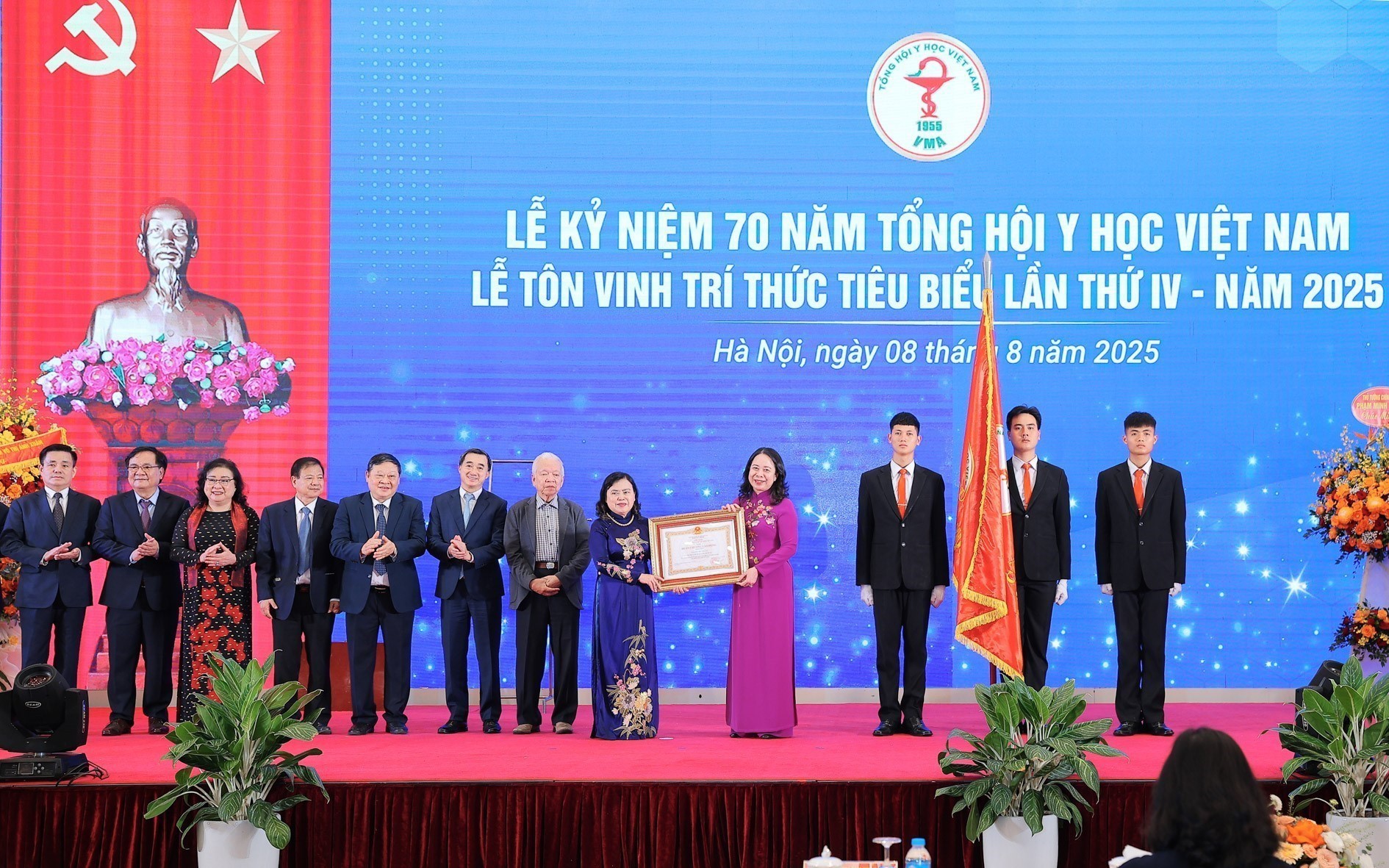 Tổng hội Y học Việt Nam tiếp tục phát huy tổ chức xã hội - nghề nghiệp, cùng Bộ Y tế làm tốt hơn công tác chăm sóc sức khỏe nhân dân