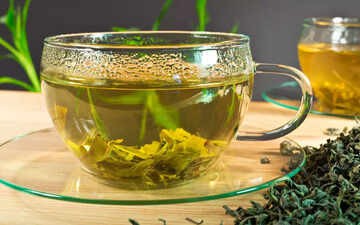 6 nhóm người nên tránh uống trà xanh