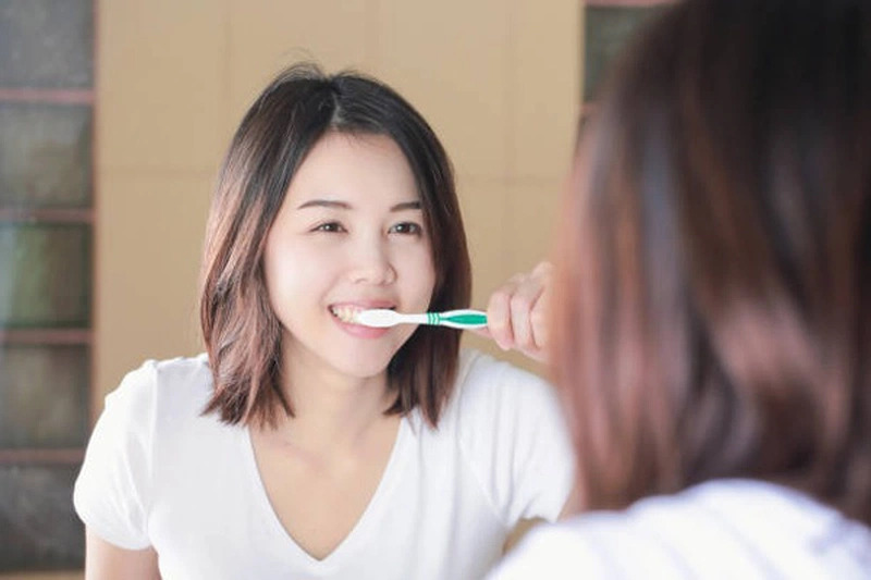 Phụ nữ sau sinh không được đánh răng: Hiểu lầm tai hại- Ảnh 2.