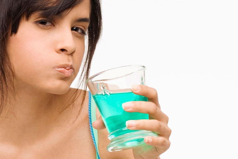 Nước súc miệng: 'Trợ thủ đắc lực' hay 'con dao hai lưỡi'?- Ảnh 2. Nước súc miệng: 'Trợ thủ đắc lực' hay 'con dao hai lưỡi'?- Ảnh 2.