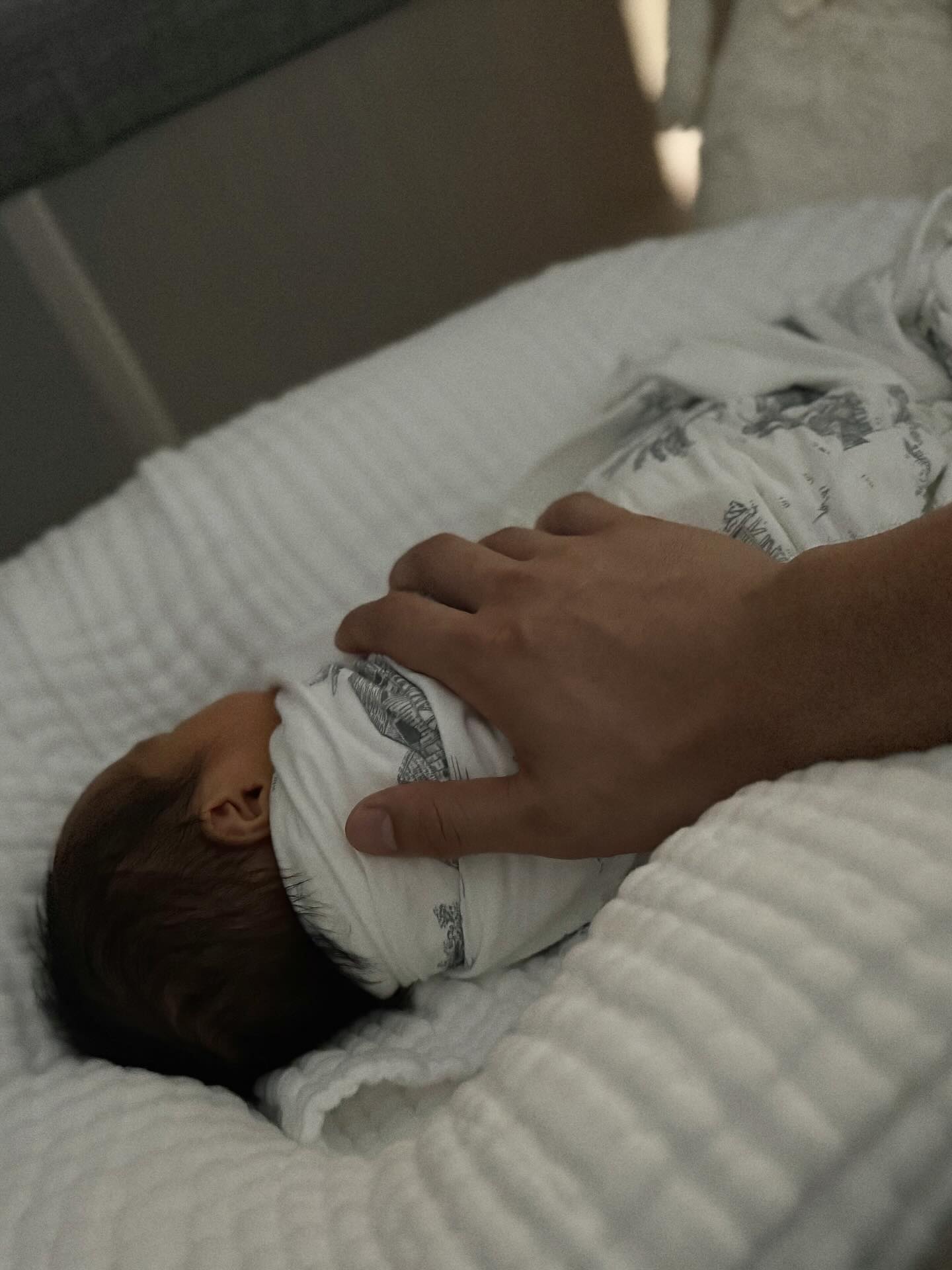 Chồng Ngô Thanh Vân nghẹn ngào khoảnh khắc cùng vợ đón con gái đầu lòng- Ảnh 4.