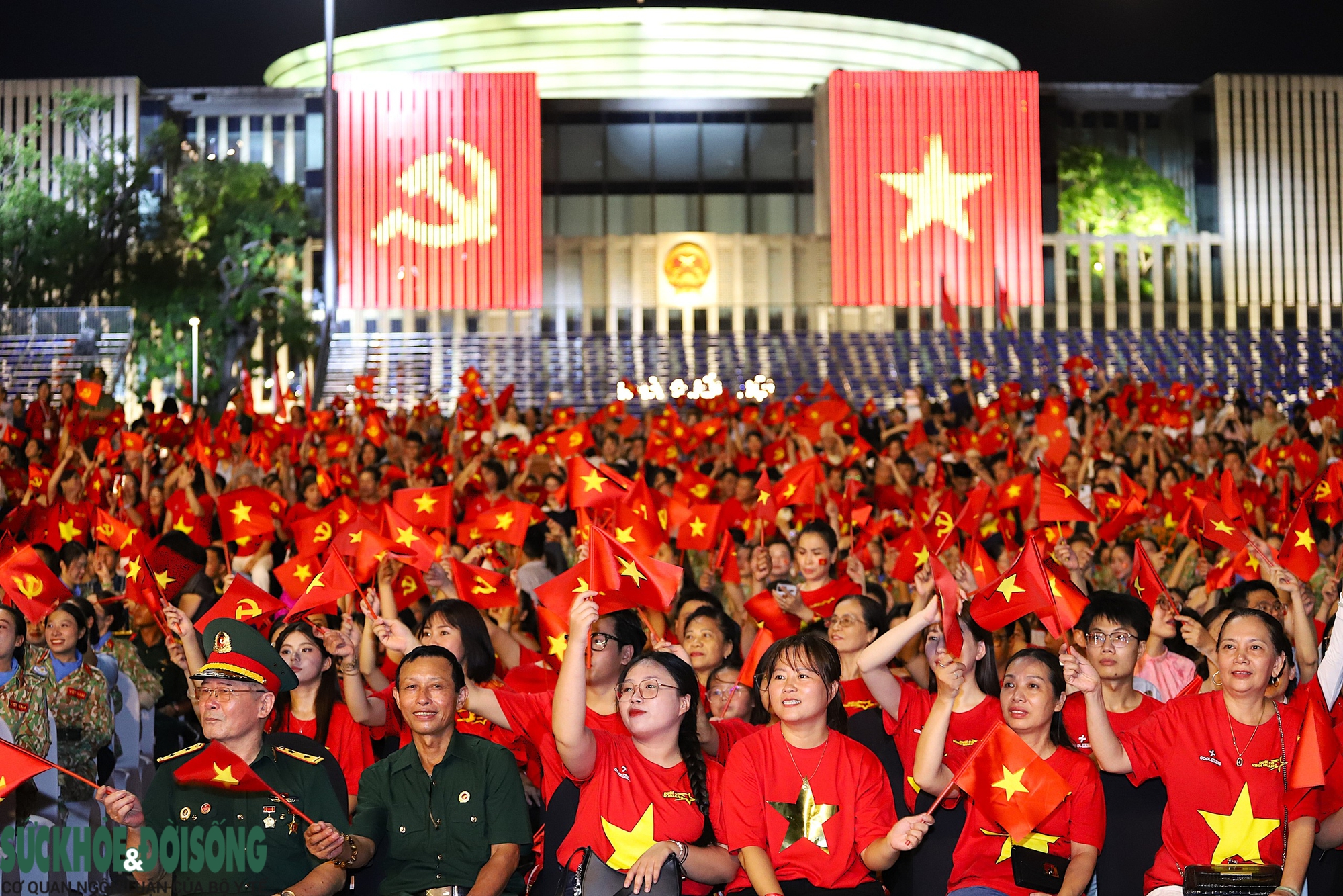 'Dưới cờ vinh quang' và khoảnh khắc đổi gác tại Lăng Bác lay động hàng vạn khán giả- Ảnh 4.