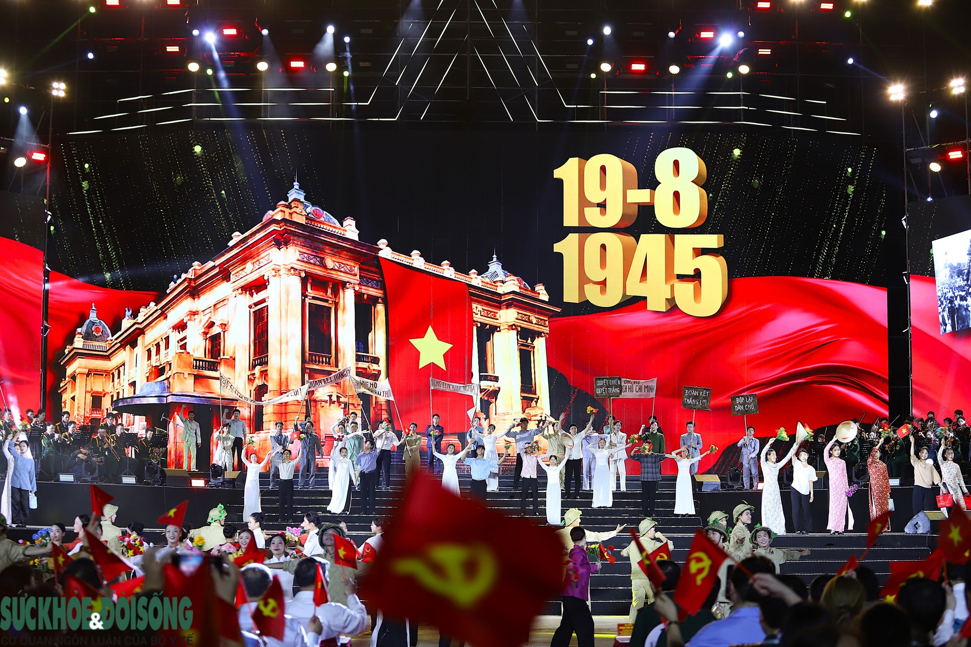 'Dưới cờ vinh quang' và khoảnh khắc đổi gác tại Lăng Bác lay động hàng vạn khán giả- Ảnh 7.