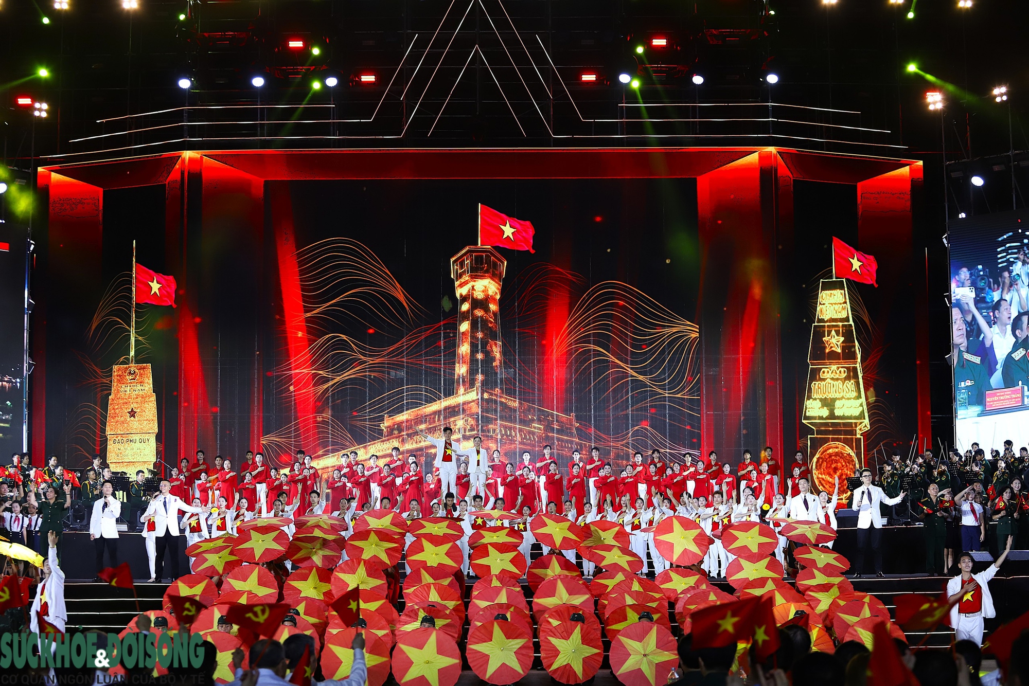'Dưới cờ vinh quang' và khoảnh khắc đổi gác tại Lăng Bác lay động hàng vạn khán giả- Ảnh 9.
