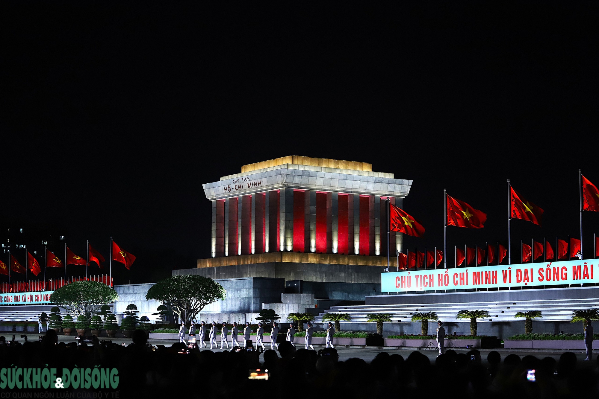 'Dưới cờ vinh quang' và khoảnh khắc đổi gác tại Lăng Bác lay động hàng vạn khán giả- Ảnh 13.