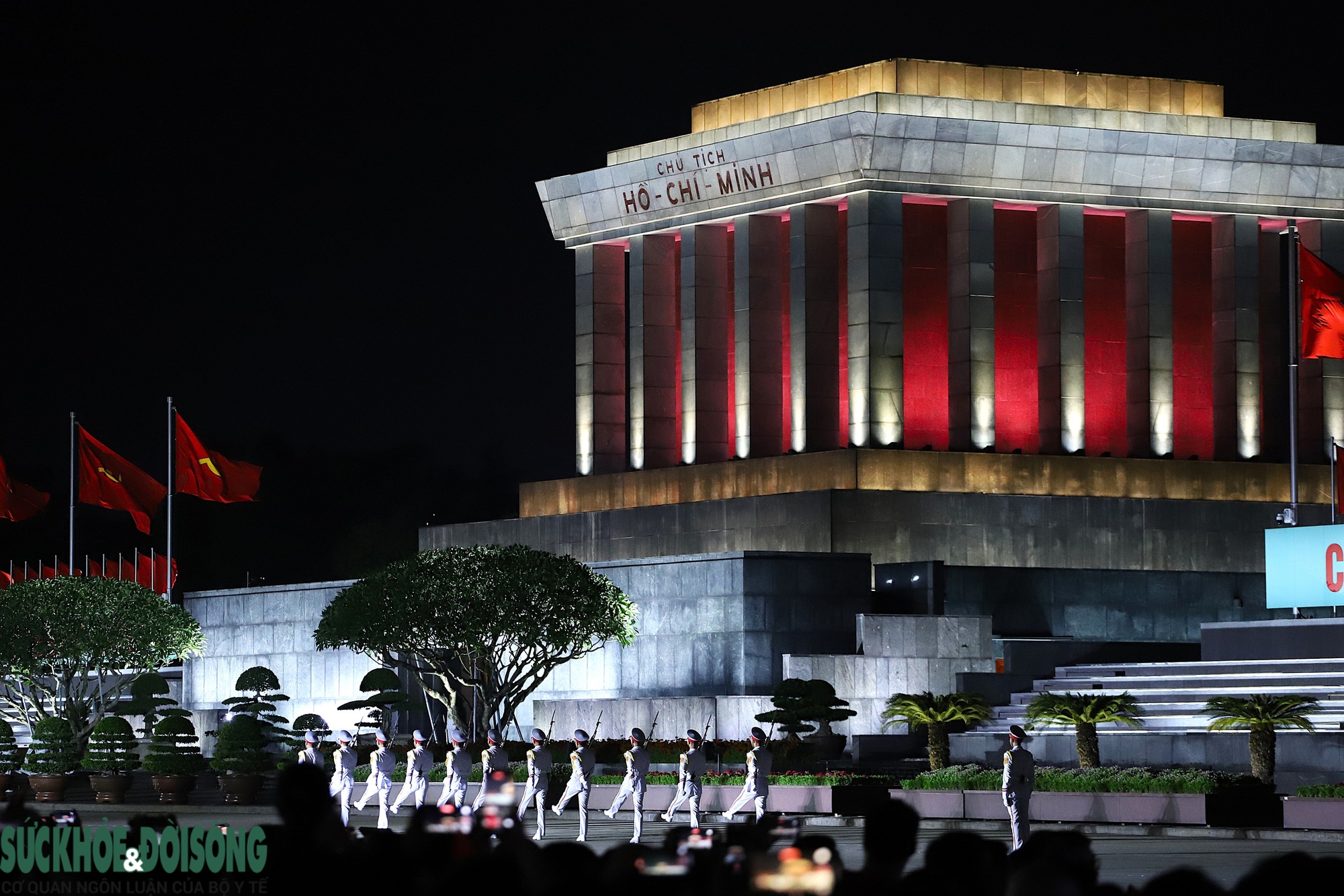 'Dưới cờ vinh quang' và khoảnh khắc đổi gác tại Lăng Bác lay động hàng vạn khán giả- Ảnh 14.
