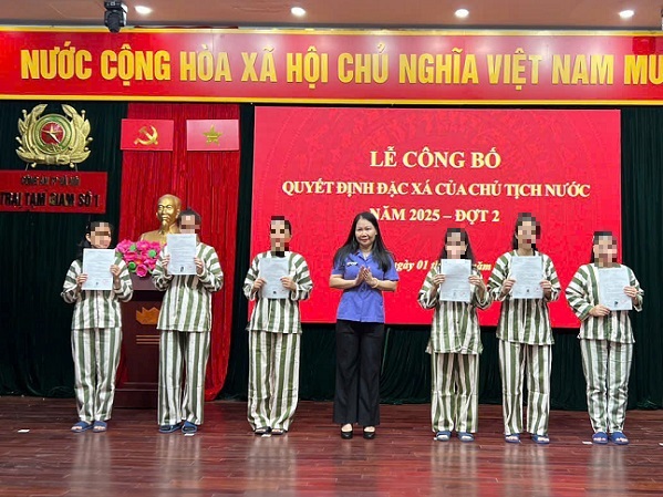 Công an Hà Nội công bố quyết định đặc xá đợt 2 năm 2025- Ảnh 1. Công an Hà Nội công bố quyết định đặc xá đợt 2 năm 2025- Ảnh 1.