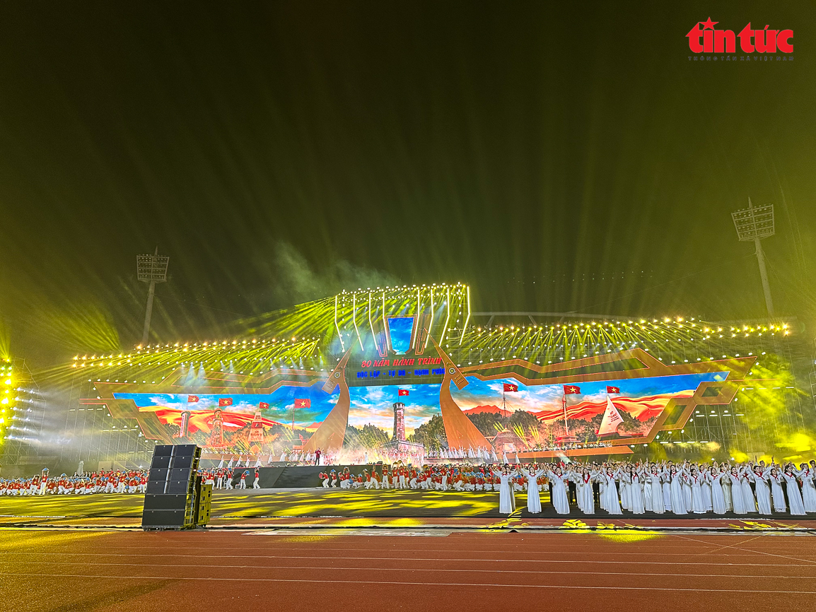 Concert Quốc gia đặc biệt: Bản hùng ca 80 năm Độc lập - Tự do - Hạnh phúc- Ảnh 12. Concert Quốc gia đặc biệt: Bản hùng ca 80 năm Độc lập - Tự do - Hạnh phúc- Ảnh 12.