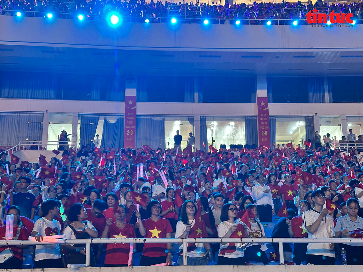 Concert Quốc gia đặc biệt: Bản hùng ca 80 năm Độc lập - Tự do - Hạnh phúc- Ảnh 11. Concert Quốc gia đặc biệt: Bản hùng ca 80 năm Độc lập - Tự do - Hạnh phúc- Ảnh 11.