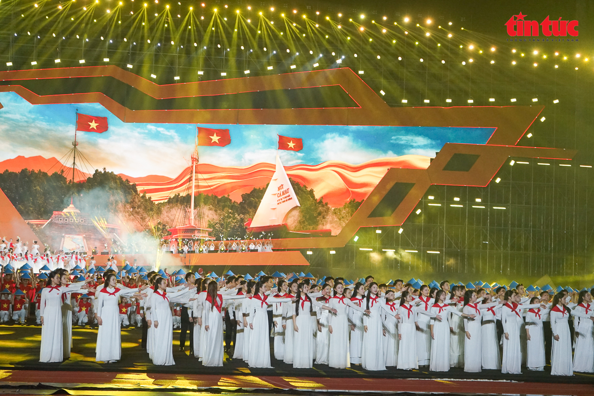 Concert Quốc gia đặc biệt: Bản hùng ca 80 năm Độc lập - Tự do - Hạnh phúc- Ảnh 6. Concert Quốc gia đặc biệt: Bản hùng ca 80 năm Độc lập - Tự do - Hạnh phúc- Ảnh 6.