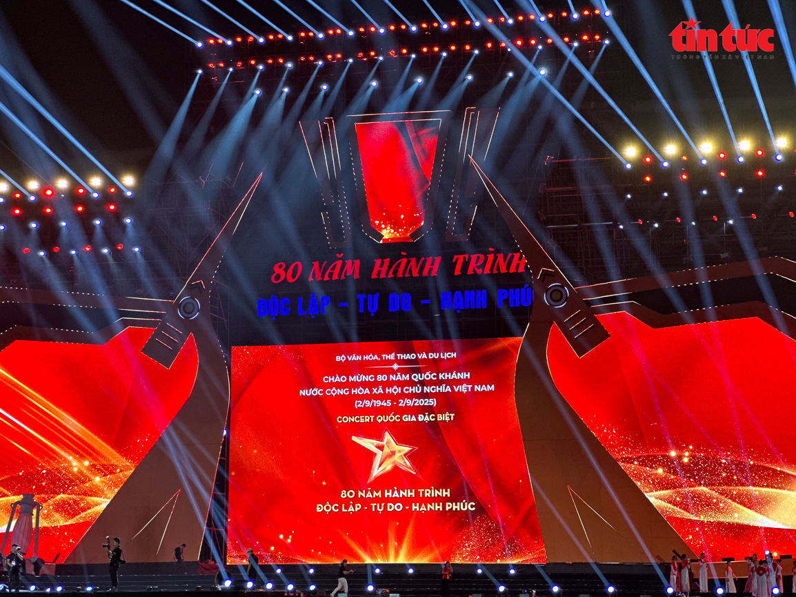 Concert Quốc gia đặc biệt: Bản hùng ca 80 năm Độc lập - Tự do - Hạnh phúc- Ảnh 10. Concert Quốc gia đặc biệt: Bản hùng ca 80 năm Độc lập - Tự do - Hạnh phúc- Ảnh 10.