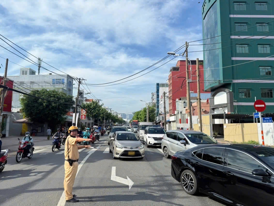 TP Hồ Chí Minh: Điều chỉnh giao thông phục vụ bắn pháo hoa mừng Quốc khánh 2/9- Ảnh 1. TP Hồ Chí Minh: Điều chỉnh giao thông phục vụ bắn pháo hoa mừng Quốc khánh 2/9- Ảnh 1.
