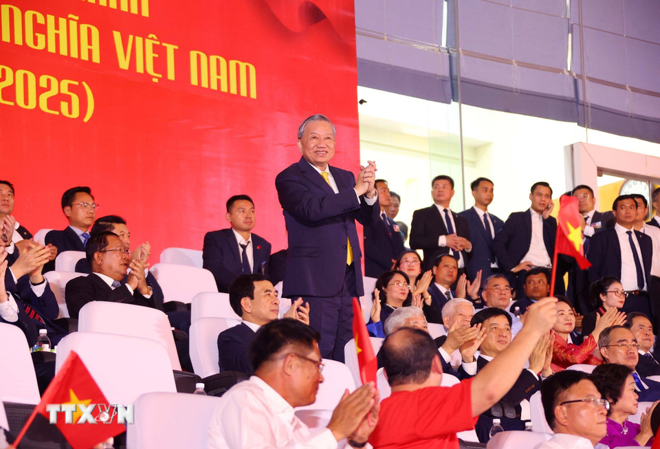 Chương trình nghệ thuật quốc gia đặc biệt “80 năm hành trình Độc lập-Tự do-Hạnh phúc”- Ảnh 1. Chương trình nghệ thuật quốc gia đặc biệt “80 năm hành trình Độc lập-Tự do-Hạnh phúc”- Ảnh 1.