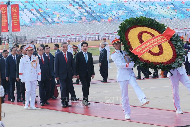 Lãnh đạo Đảng, Nhà nước vào Lăng viếng Chủ tịch Hồ Chí Minh nhân dịp 80 năm Quốc khánh 2/9- Ảnh 2. Lãnh đạo Đảng, Nhà nước vào Lăng viếng Chủ tịch Hồ Chí Minh nhân dịp 80 năm Quốc khánh 2/9- Ảnh 2.