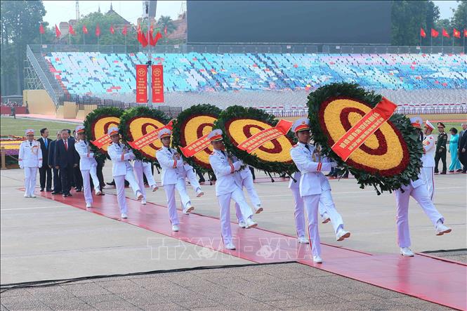 Lãnh đạo Đảng, Nhà nước vào Lăng viếng Chủ tịch Hồ Chí Minh nhân dịp 80 năm Quốc khánh 2/9- Ảnh 1. Lãnh đạo Đảng, Nhà nước vào Lăng viếng Chủ tịch Hồ Chí Minh nhân dịp 80 năm Quốc khánh 2/9- Ảnh 1.