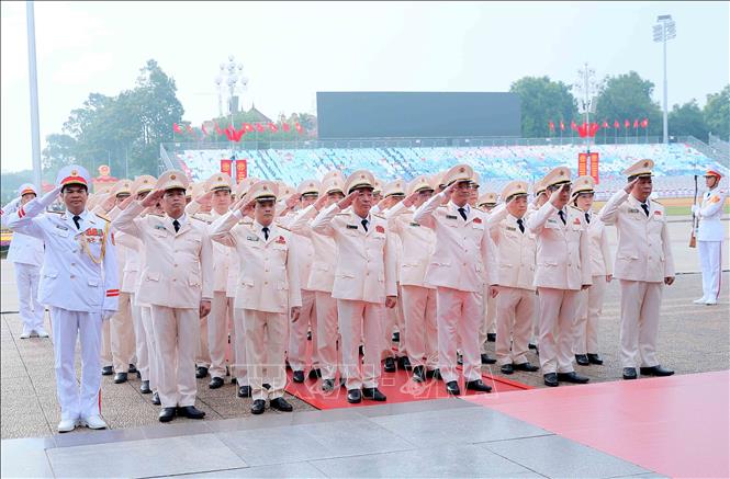 Lãnh đạo Đảng, Nhà nước vào Lăng viếng Chủ tịch Hồ Chí Minh nhân dịp 80 năm Quốc khánh 2/9- Ảnh 7. Lãnh đạo Đảng, Nhà nước vào Lăng viếng Chủ tịch Hồ Chí Minh nhân dịp 80 năm Quốc khánh 2/9- Ảnh 7.