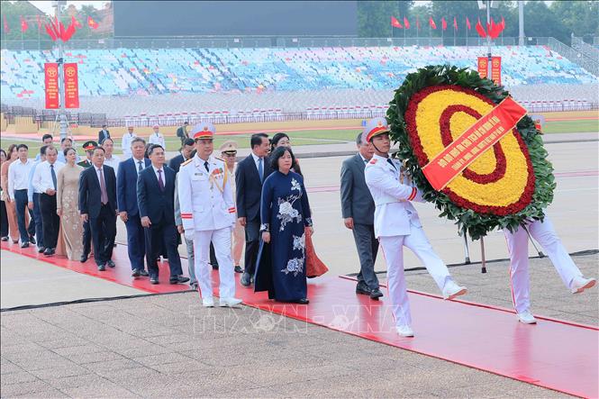 Lãnh đạo Đảng, Nhà nước vào Lăng viếng Chủ tịch Hồ Chí Minh nhân dịp 80 năm Quốc khánh 2/9- Ảnh 8. Lãnh đạo Đảng, Nhà nước vào Lăng viếng Chủ tịch Hồ Chí Minh nhân dịp 80 năm Quốc khánh 2/9- Ảnh 8.