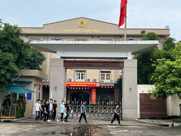 Công an Hà Nội công bố quyết định đặc xá đợt 2 năm 2025- Ảnh 3. Công an Hà Nội công bố quyết định đặc xá đợt 2 năm 2025- Ảnh 3.