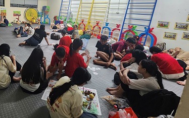 Trường mẫu giáo ở Ba Đình mở cửa đón người dân nghỉ qua đêm xem diễu binh