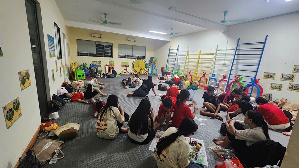 Trường mẫu giáo ở Ba Đình mở cửa đón người dân nghỉ qua đêm xem diễu binh- Ảnh 3. Trường mẫu giáo ở Ba Đình mở cửa đón người dân nghỉ qua đêm xem diễu binh- Ảnh 3.