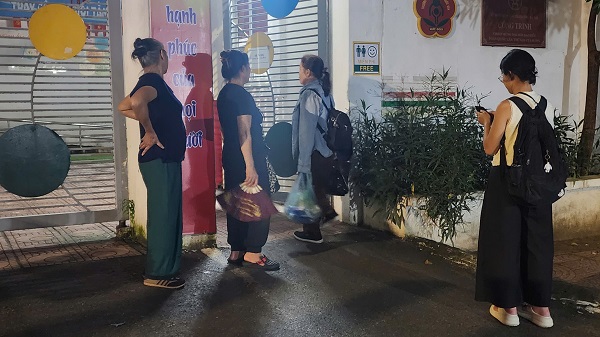 Trường mẫu giáo ở Ba Đình mở cửa đón người dân nghỉ qua đêm xem diễu binh- Ảnh 1. Trường mẫu giáo ở Ba Đình mở cửa đón người dân nghỉ qua đêm xem diễu binh- Ảnh 1.