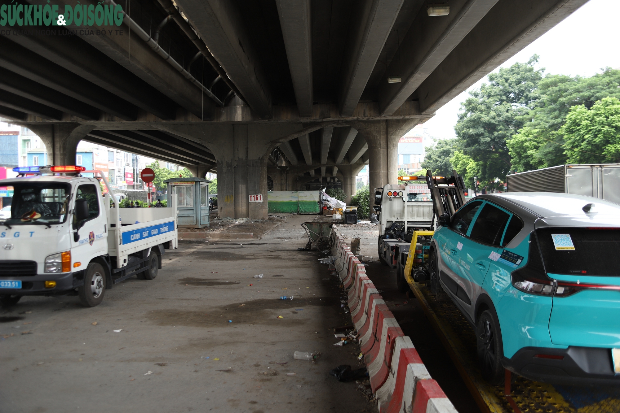 Sau vụ cháy 500 xe máy, CSGT - Công an xử lý hàng loạt tài xế đỗ xe dưới gầm Vành đai 3- Ảnh 5.