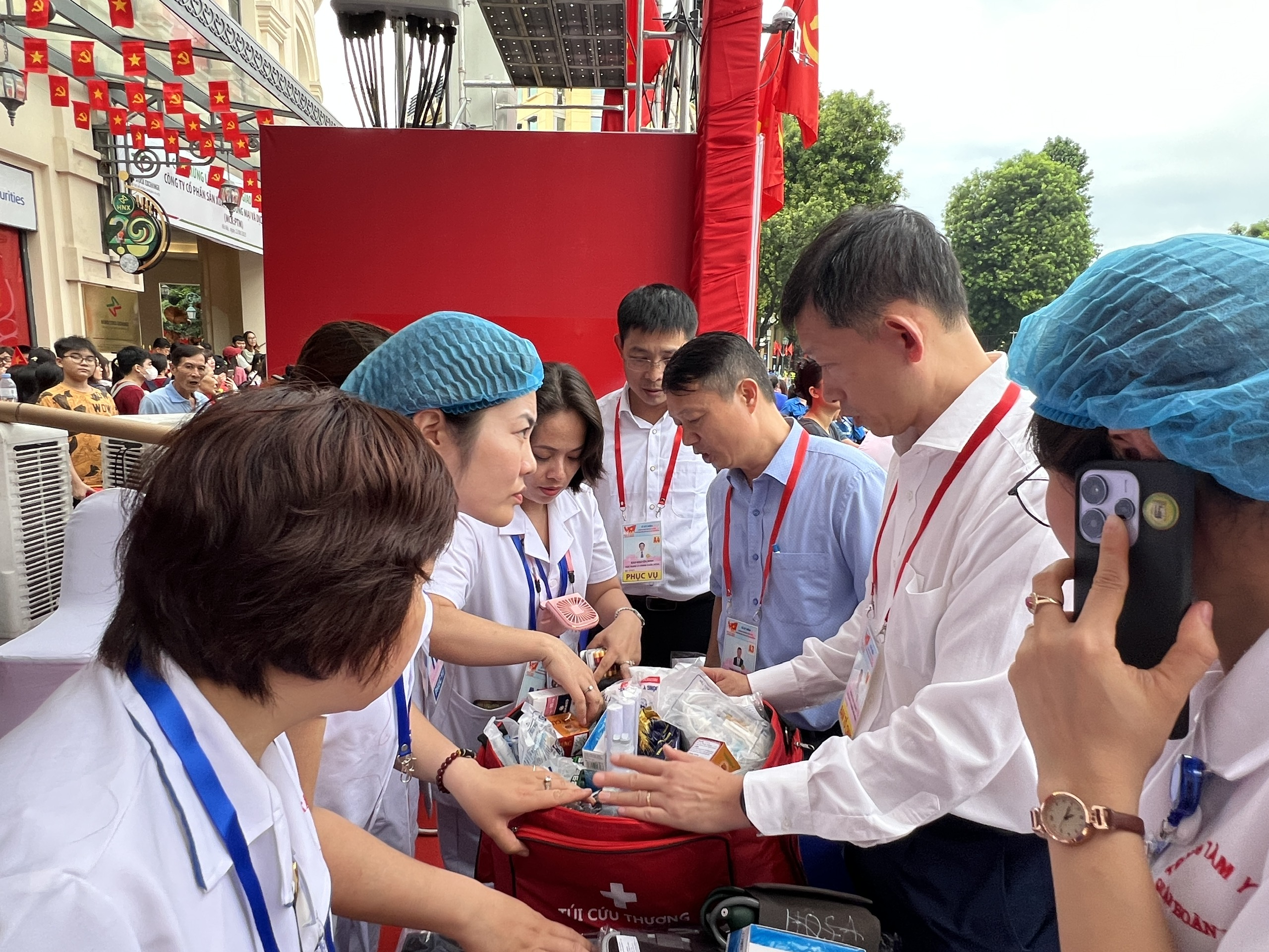 Bộ Y tế đặt mục tiêu đến năm 2030 ít nhất 2 triệu người được đào tạo cấp cứu ngoại viện
- Ảnh 2.