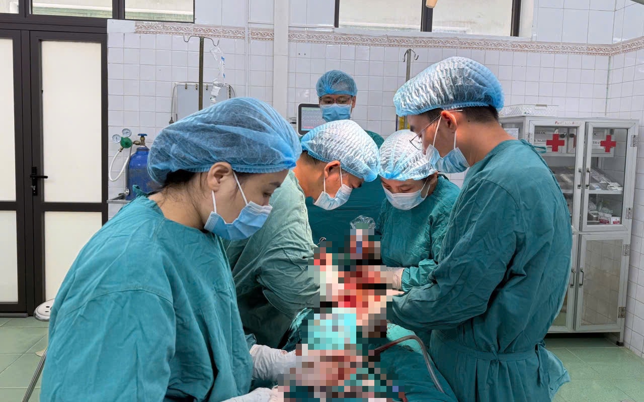 Phẫu thuật thành công khối u nang ống Muller hiếm gặp - Ảnh 2.