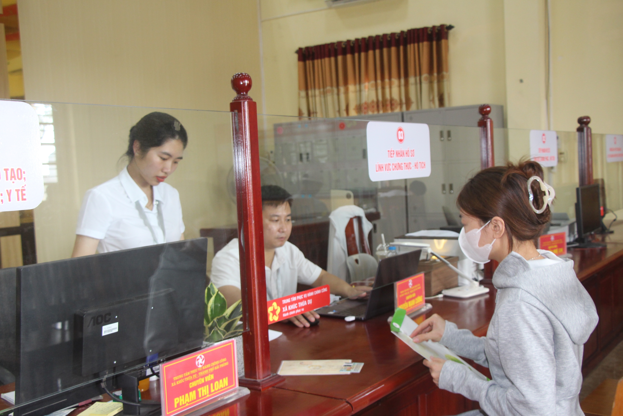 Hải Phòng chấn chỉnh việc lạm dụng yêu cầu nộp bản sao chứng thực- Ảnh 1. Hải Phòng chấn chỉnh việc lạm dụng yêu cầu nộp bản sao chứng thực- Ảnh 1.