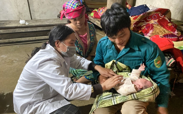 Đồng bộ giải pháp chăm sóc sức khỏe bà mẹ, trẻ em vùng đồng bào dân tộc thiểu số- Ảnh 3.