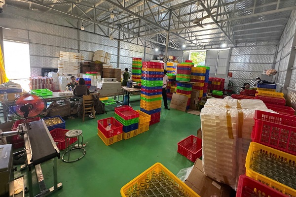 Đánh sập đường dây sản xuất, tiêu thụ hàng chục ngàn hũ nước yến giả- Ảnh 3.