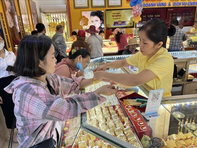 Thủ tướng Chính phủ yêu cầu báo cáo tình hình, giải pháp quản lý thị trường tiền tệ, vàng, chứng khoán- Ảnh 1.