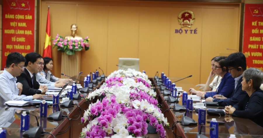 Thứ trưởng Thường trực Bộ Y tế Vũ Mạnh Hà tiếp đoàn Văn phòng WHO tại Việt Nam- Ảnh 1.