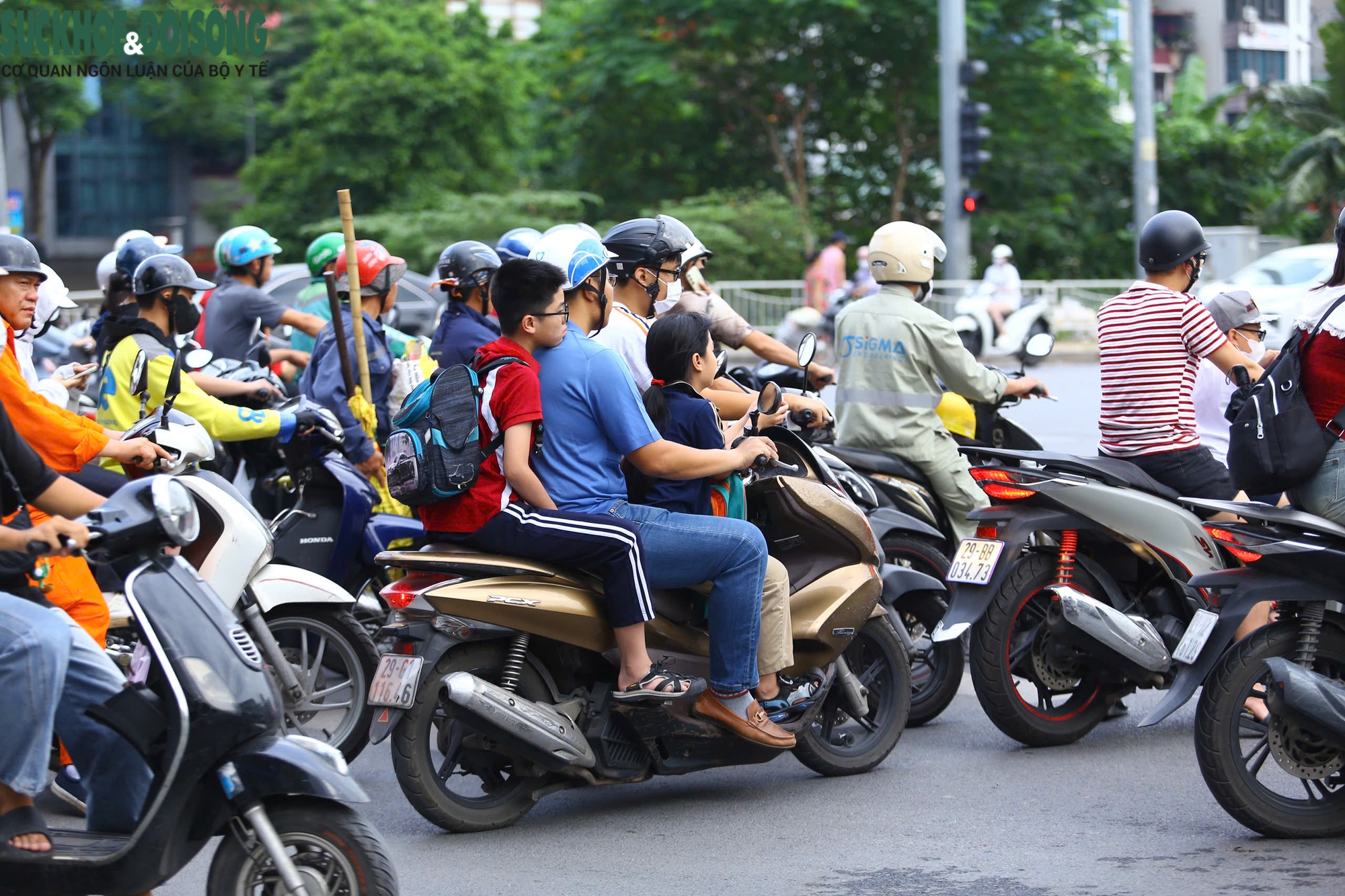 Hà Nội mở cao điểm xử lý vi phạm giao thông đối với học sinh và phụ huynh- Ảnh 9.