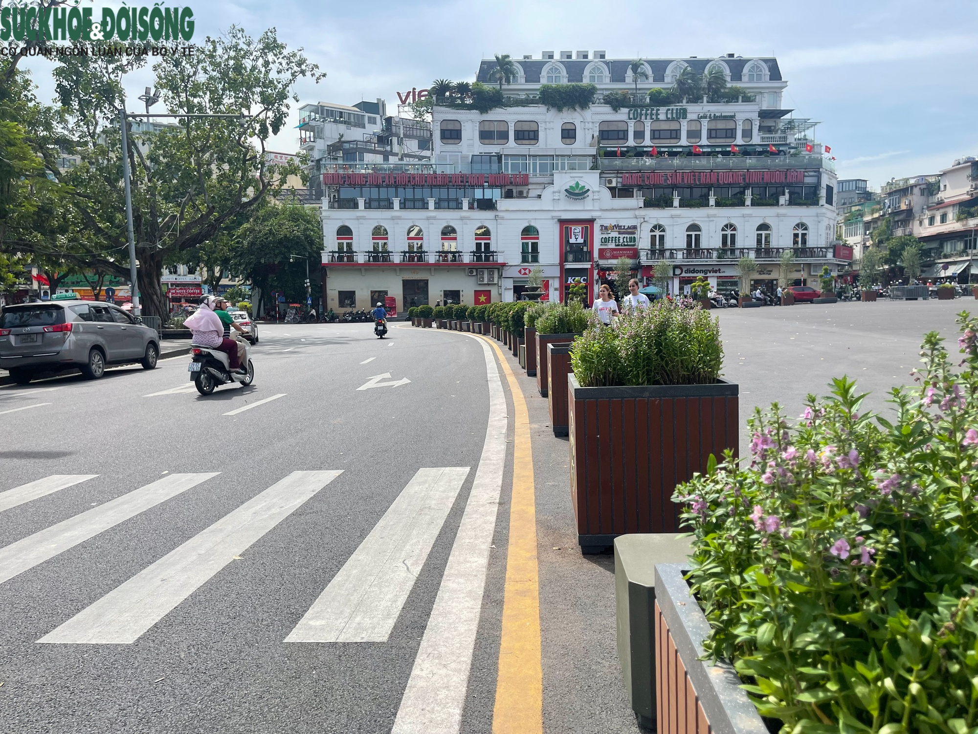 Cận cảnh Quảng trường Đông Kinh Nghĩa Thục đang gây tranh luận- Ảnh 7.