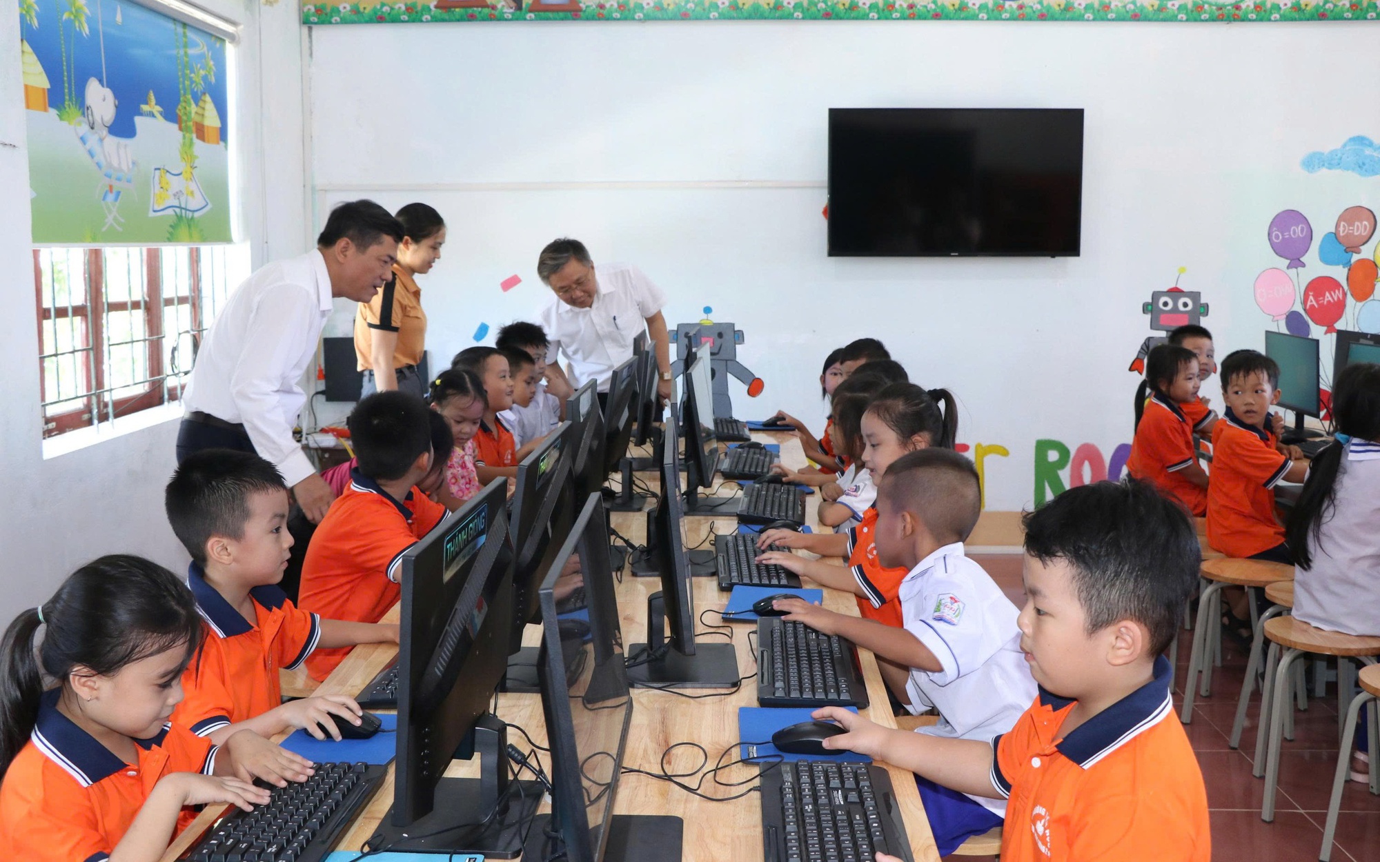 Học sinh đã tới lớp sau vụ phụ huynh phản đối sáp nhập trường ở Nghệ An